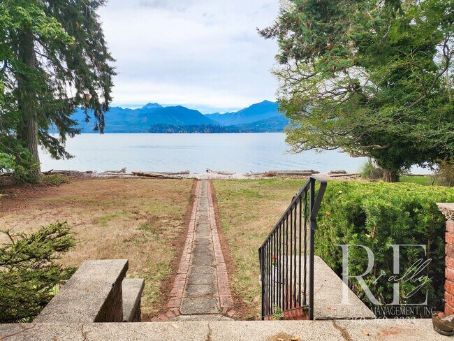 Building Photo - Waterfront Tudor | Private, Vintage Charm