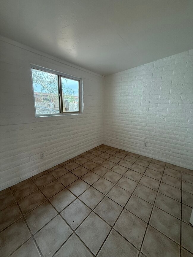 Building Photo - Townhome For rent