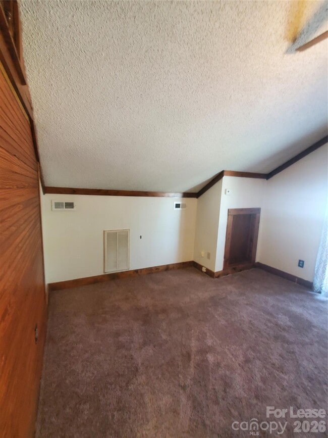 Building Photo - 1435 Davie Ave