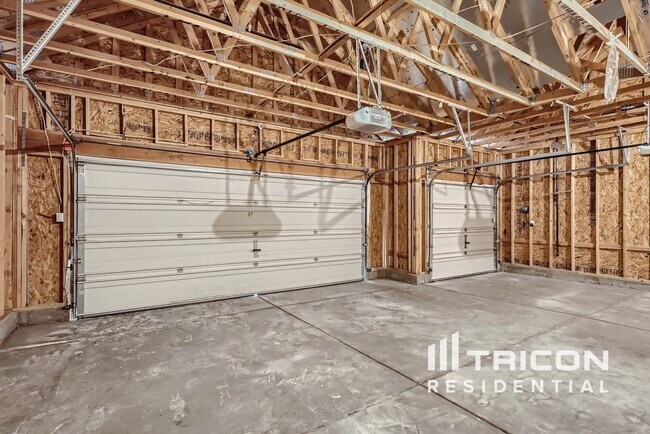 Building Photo - 12440 Village Cir