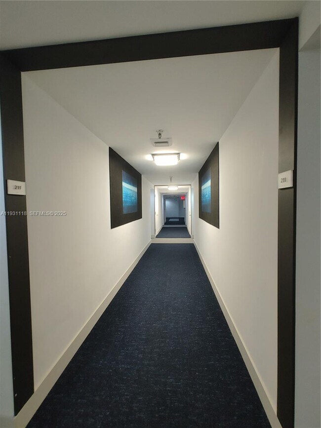 Building Photo - 555 NE 15th St