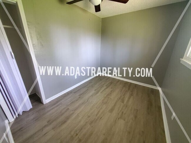 Building Photo - 4 Bedroom Ranch Home in Grandview-Coming SOON!!