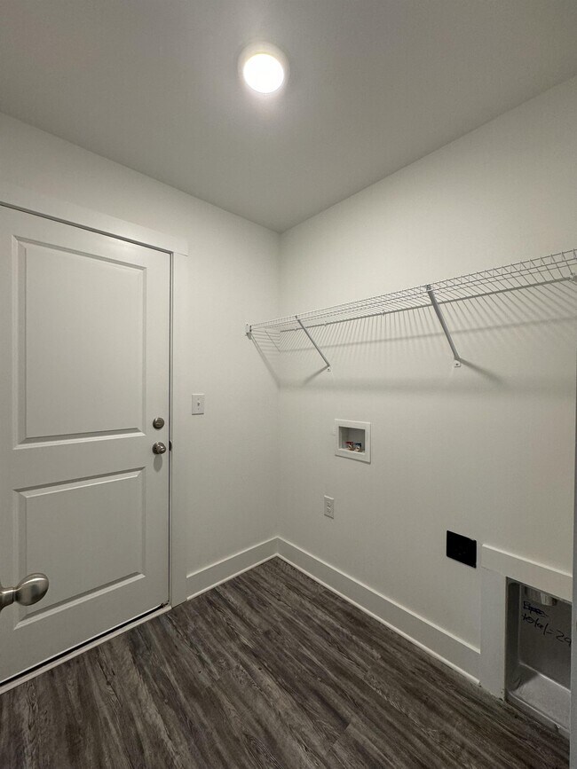 Building Photo - 2128 Middlebridge Ct