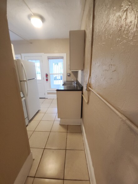 Building Photo - 635 Tanglewood St