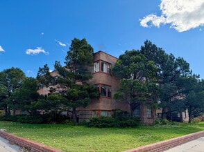 Building Photo - 1 bedroom apartment near UW