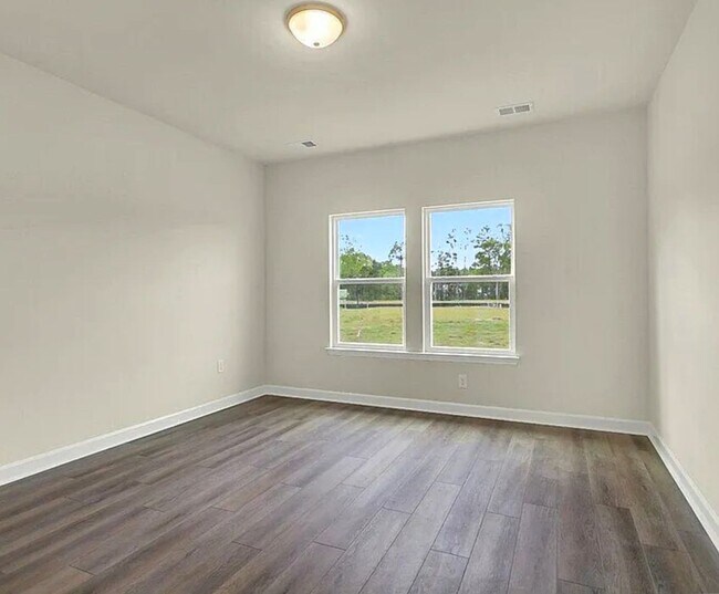 Building Photo - Four bedroom two bath home in Trieste at B...