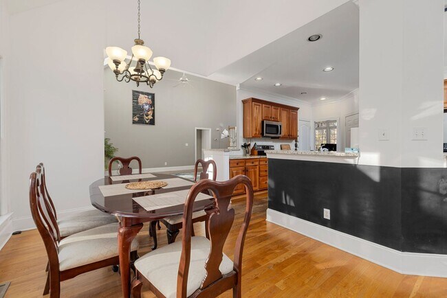 Building Photo - 4 Bed | 2.5 Bath House with Garage
