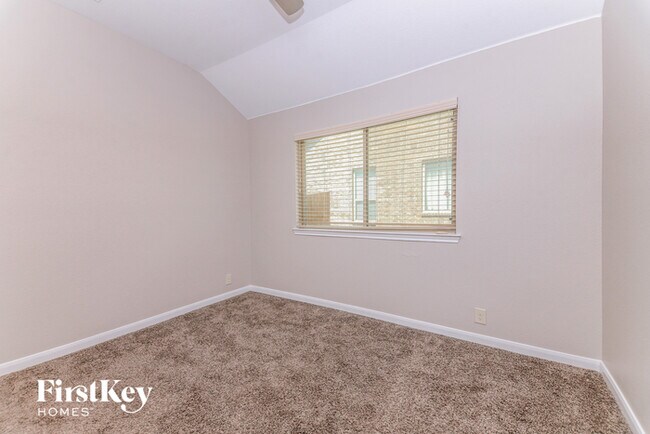 Building Photo - 750 Lowell Dr