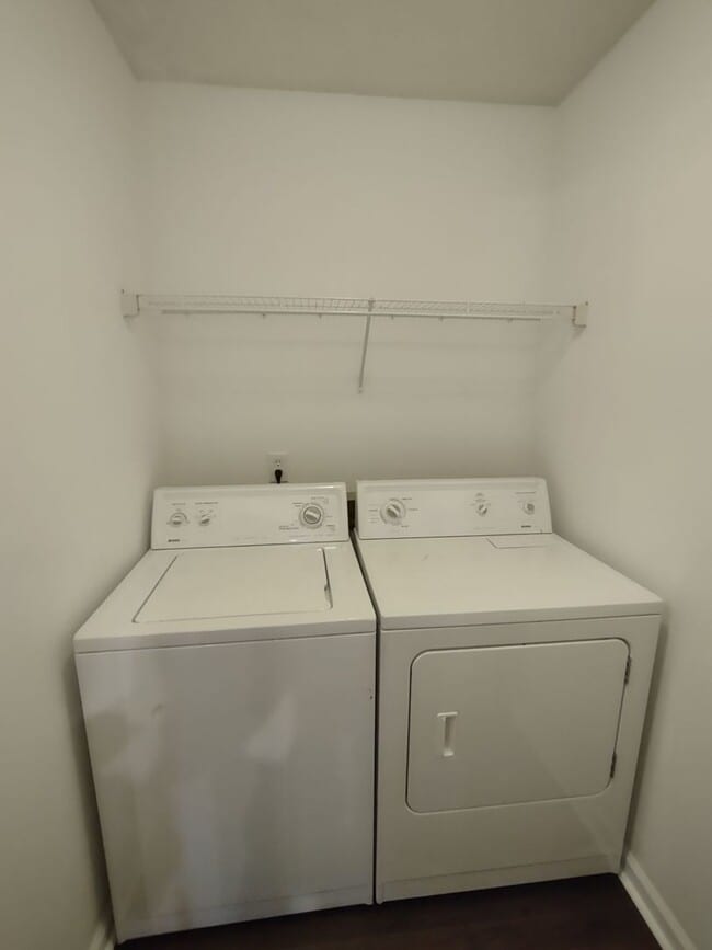 Building Photo - Move In Ready Townhome located in the Pres...
