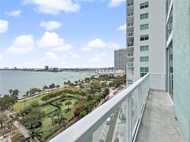 Building Photo - 1900 N Bayshore Dr