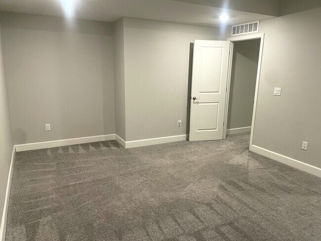 Building Photo - 4420 S Perth Ct