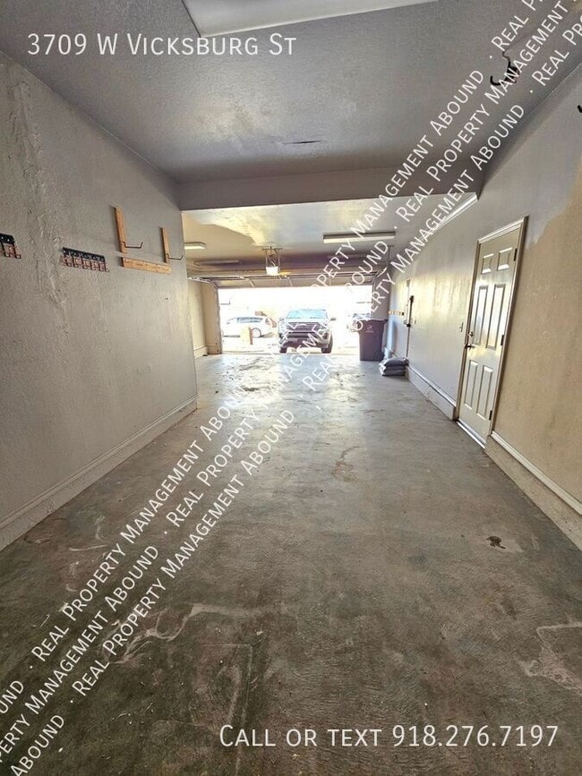 Building Photo - 3709 W Vicksburg St