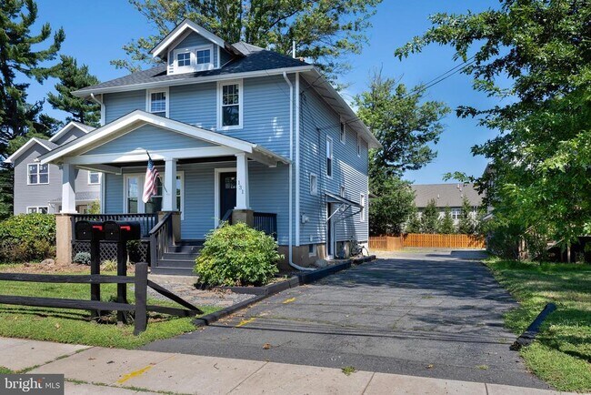 Building Photo - 131 W Franklin Ave