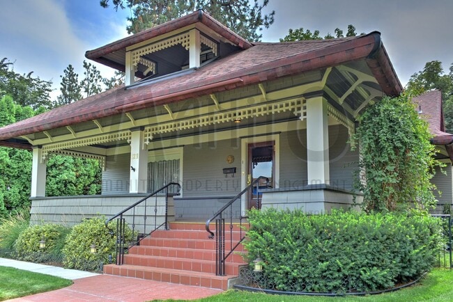 Building Photo - **COMING SOON** South Hill Swank