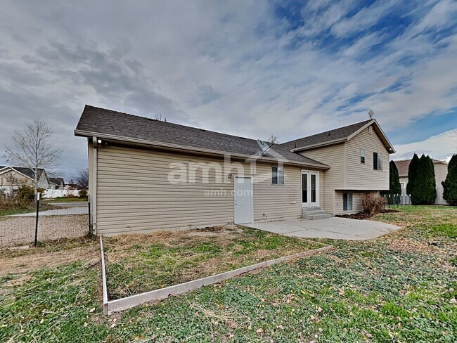 Building Photo - 4915 W 150 N