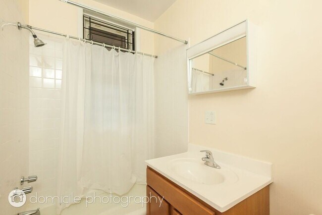 Building Photo - 2511 N Lincoln Ave