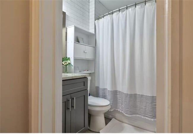 Building Photo - 1074 Jefferson Ave