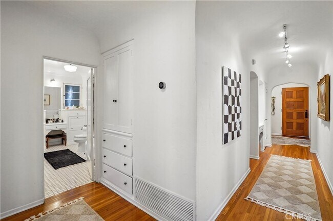 Building Photo - 6145 W 6th St