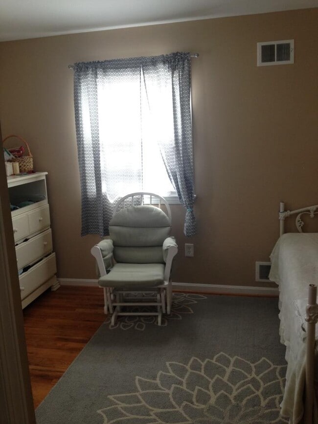 Building Photo - Premium Renovation Inside a Wonderfully Sp...