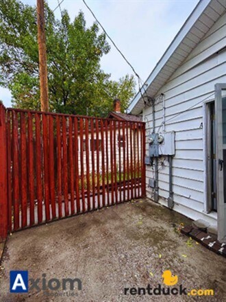Building Photo - 322 S. 11th-Unit A (Upstairs)