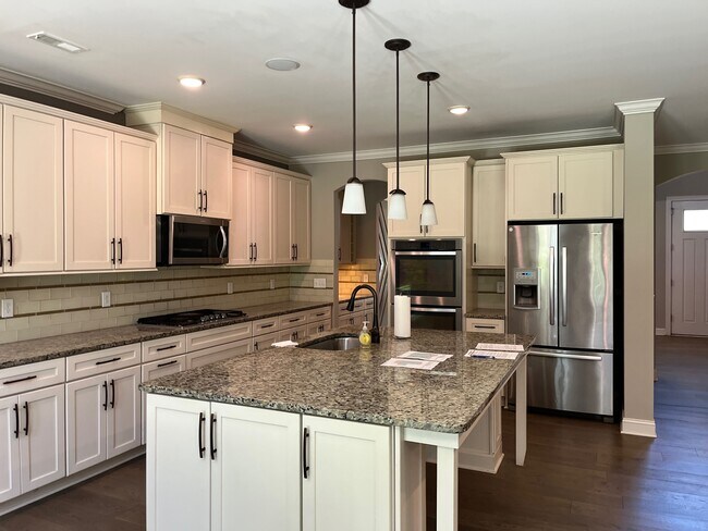 Building Photo - 300 Hidden Cove Ln