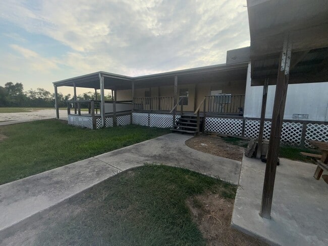 Building Photo - 1567 Co Rd 486