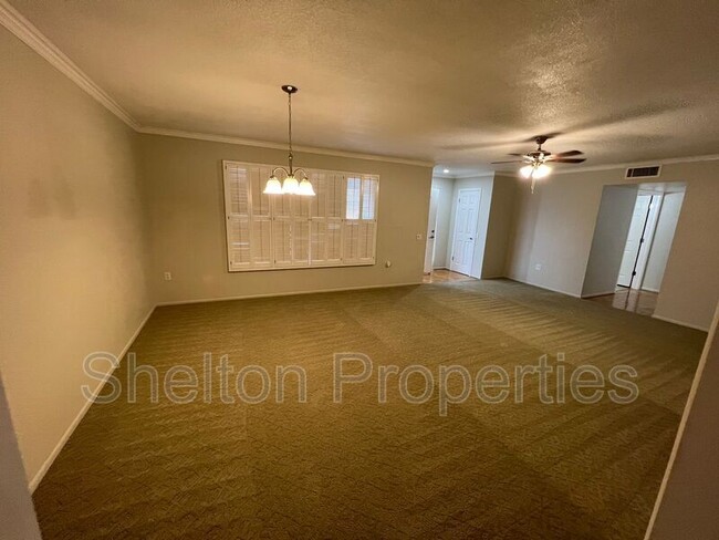 Building Photo - 9719 W Wrangler Dr