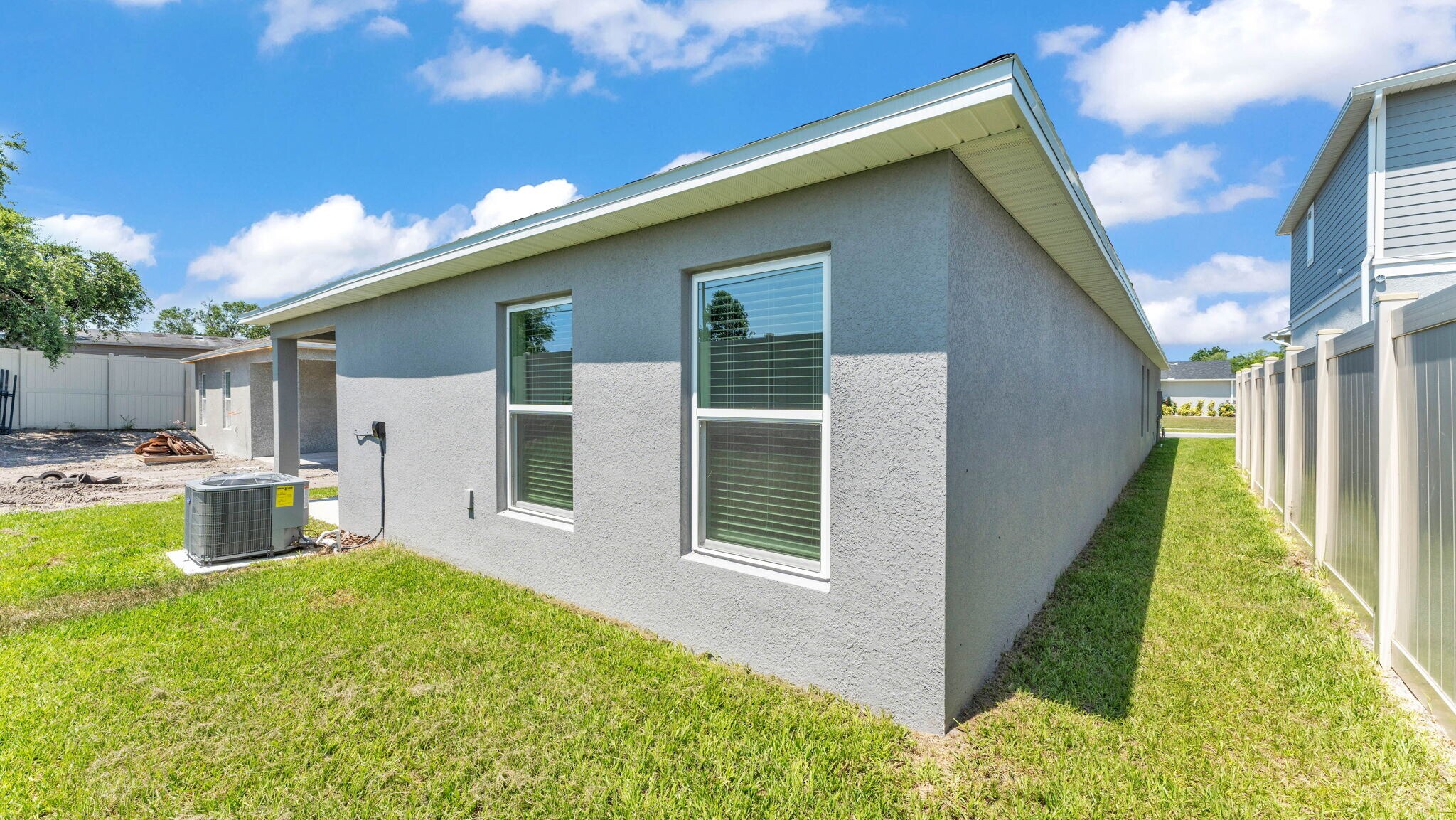 Building Photo - 219 Ash Way