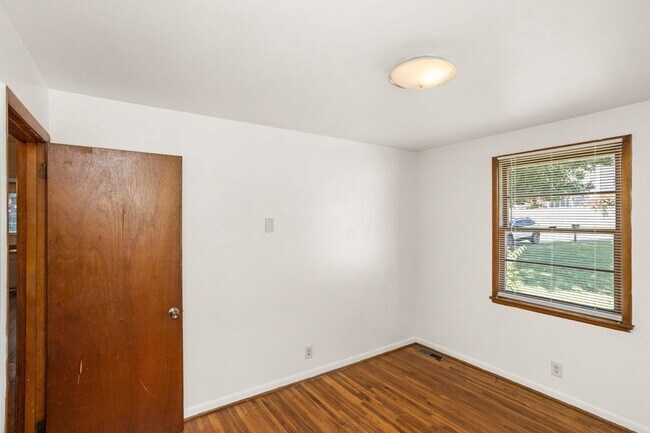 Building Photo - 2510 9th Ave S