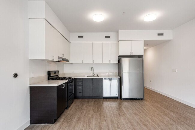 Building Photo - 4435 Piedmont Ave