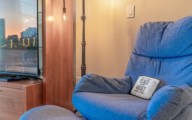 Building Photo - 3255 NE 184th St