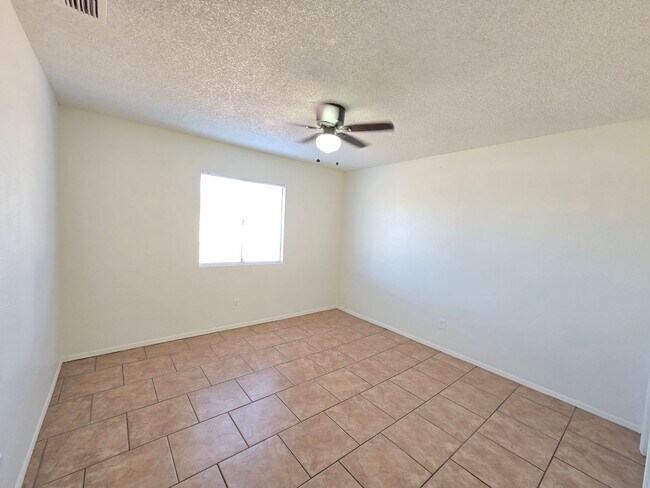 Building Photo - 2 Bed 1 Bath Spacious Apartment in Mesa
