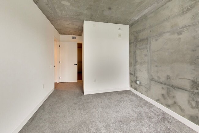 Building Photo - Urban Luxury at SoMa Serif Condos 2BR/2BA | In-Unit Laundry & 24-Hour Security