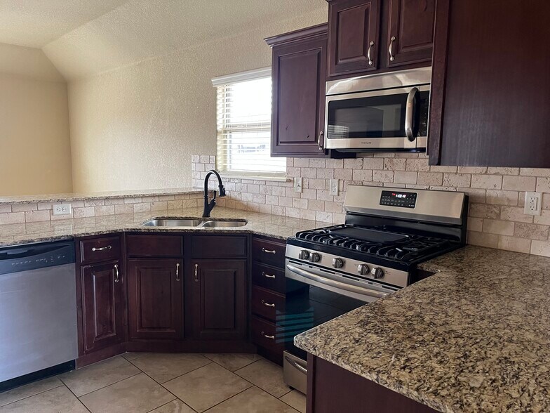 Building Photo - 2962 W Tiger Eye Dr