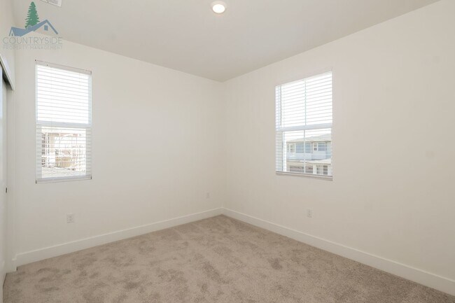 Building Photo - 2824 Wrangell St
