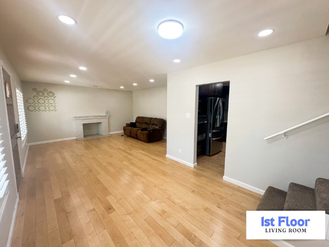 Building Photo - 788 S Bernardo Ave