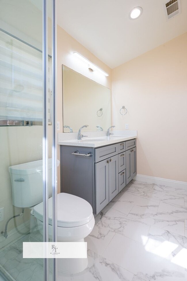 Building Photo - Stunning Remodeled Home in Walnut Valley U...