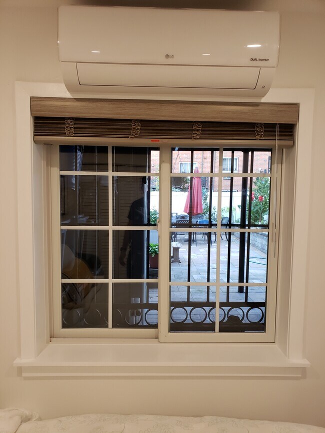 Building Photo - 15 E 117th St