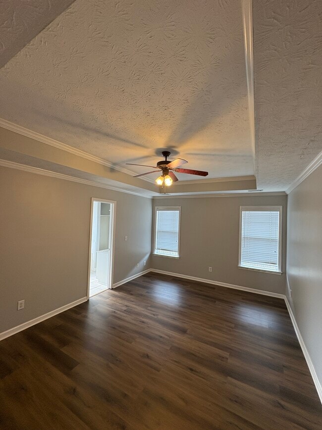 Building Photo - 918 Hallwood Ln