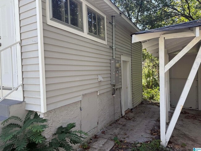 Building Photo - 1736 Mountain Dr