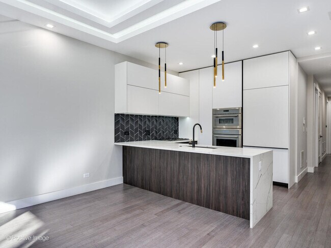 Building Photo - 1446 W Chestnut St