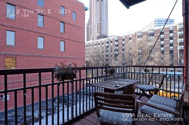 Building Photo - 212 7th St E