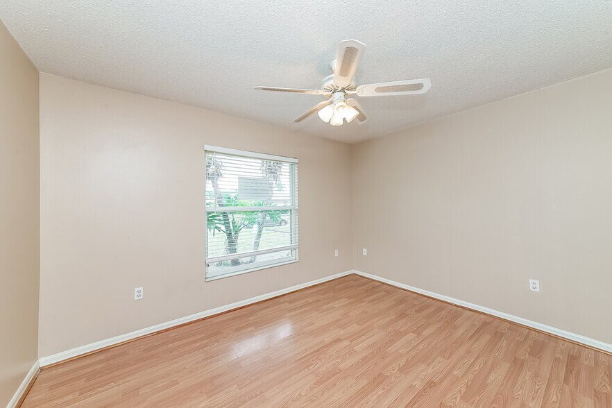 Building Photo - 4208 76th Dr E