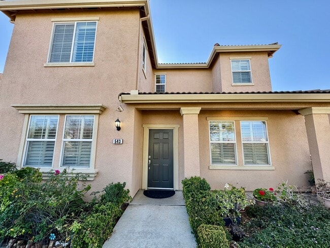 Building Photo - Located in a peaceful and well-maintained senior community, this spacious 3-bedroom, 3.5-bath Plu...