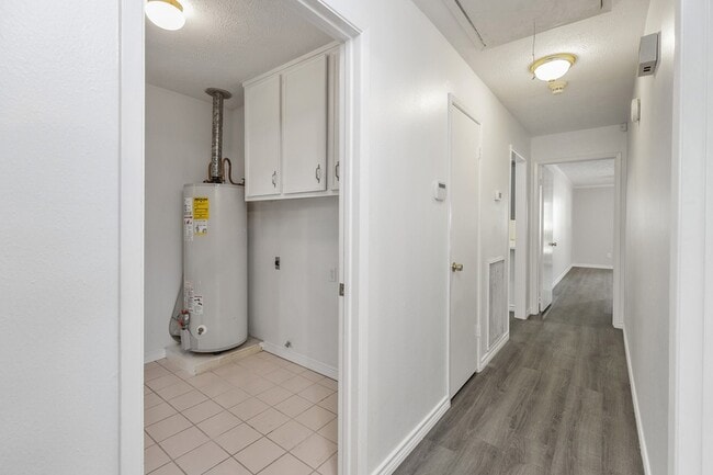 Building Photo - 4011 Flint Creek Dr