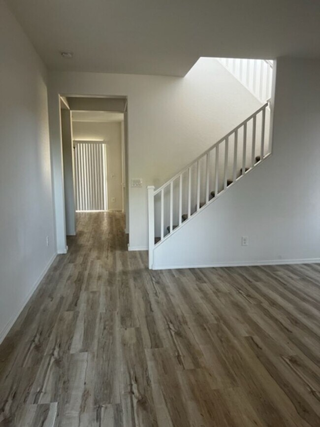 Building Photo - POWER/RAY 4 BEDROOM IN GATEWAY VILLGAE IN ...