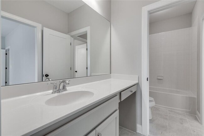 Building Photo - 440 Baroque Dr