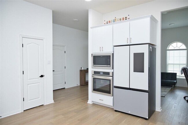 Building Photo - 1209 Cole Ests Dr