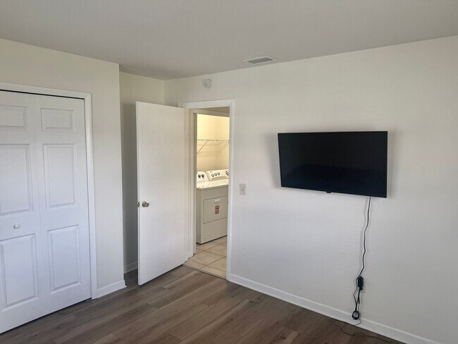 Building Photo - 402 Big Cedar Way