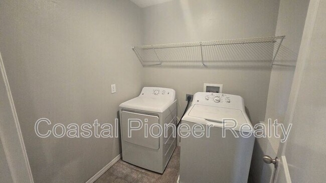 Building Photo - 9613 Sage Creek Dr